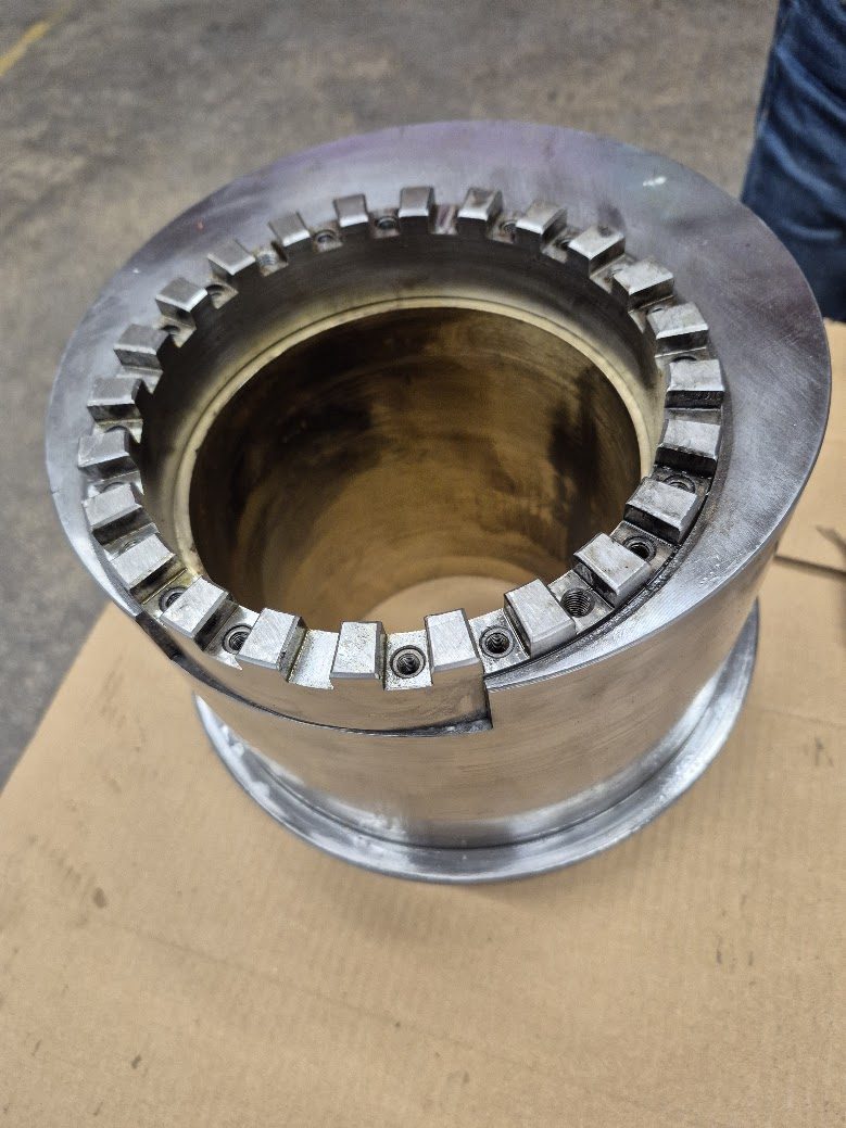 Large machined component with bolted segments